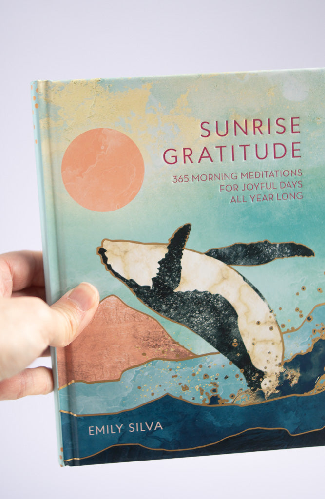 Wake Up with Gratitude: 365 Ways to Spark Positivity, Get Inspired, and Jump-Start Your Day [Book]